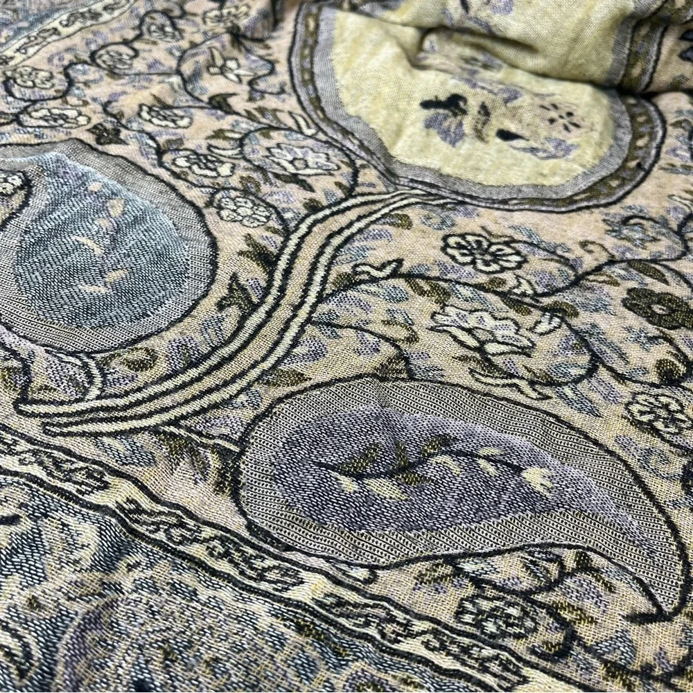 Elegant Paisley Scarf with Fringe